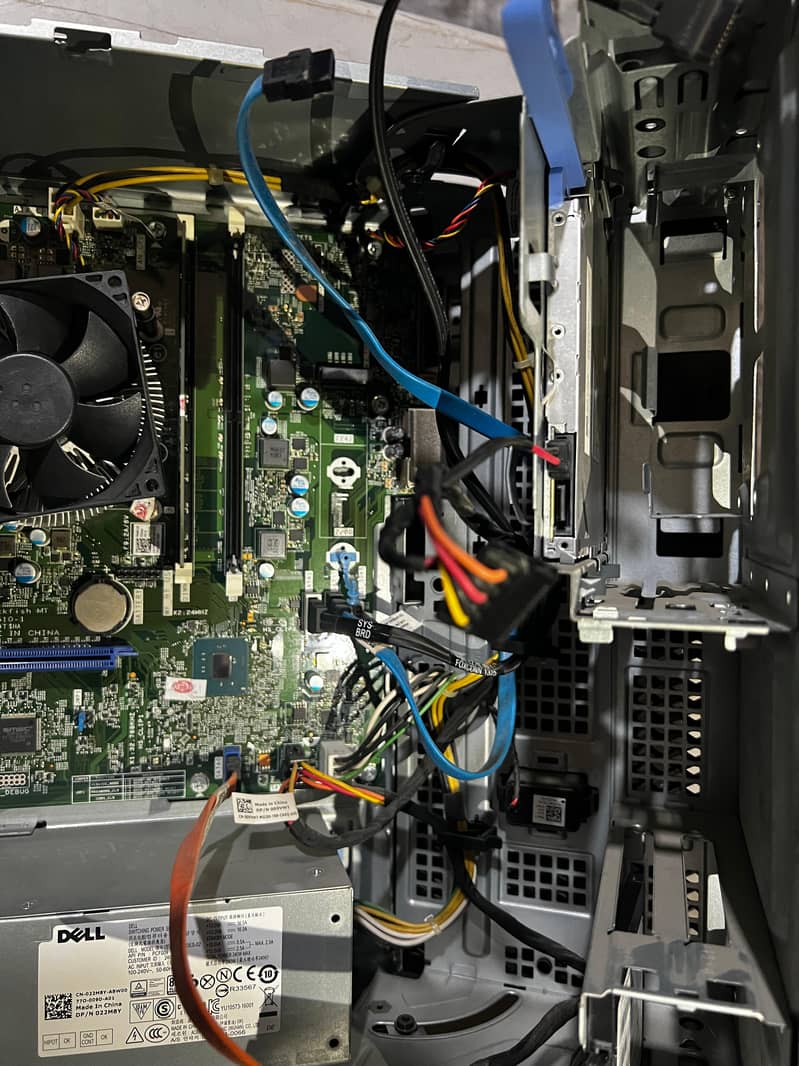 Dell OptiPlex 3050 (7th Gen, 8GB) 2