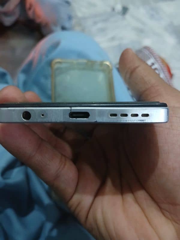 Infinix hot 30  4/128 with box charger  panel change or wifi ni chalta 5