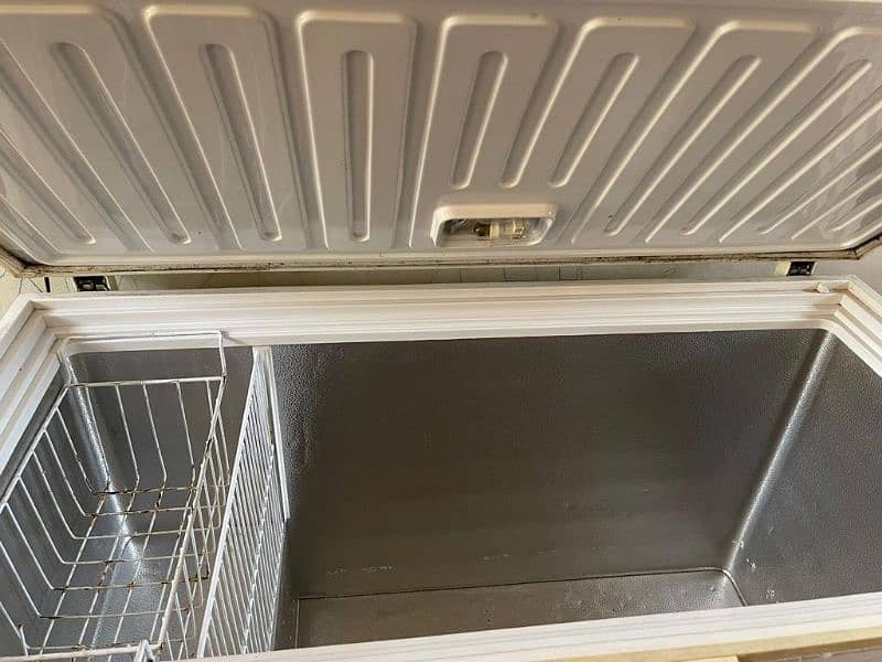 Waves Single Door Deep Freezer Urgent for sale 0