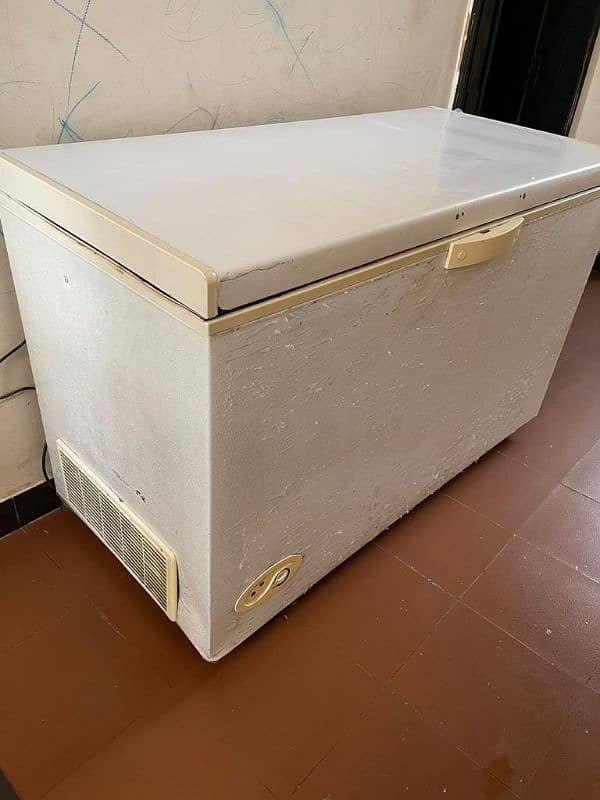 Waves Single Door Deep Freezer Urgent for sale 1