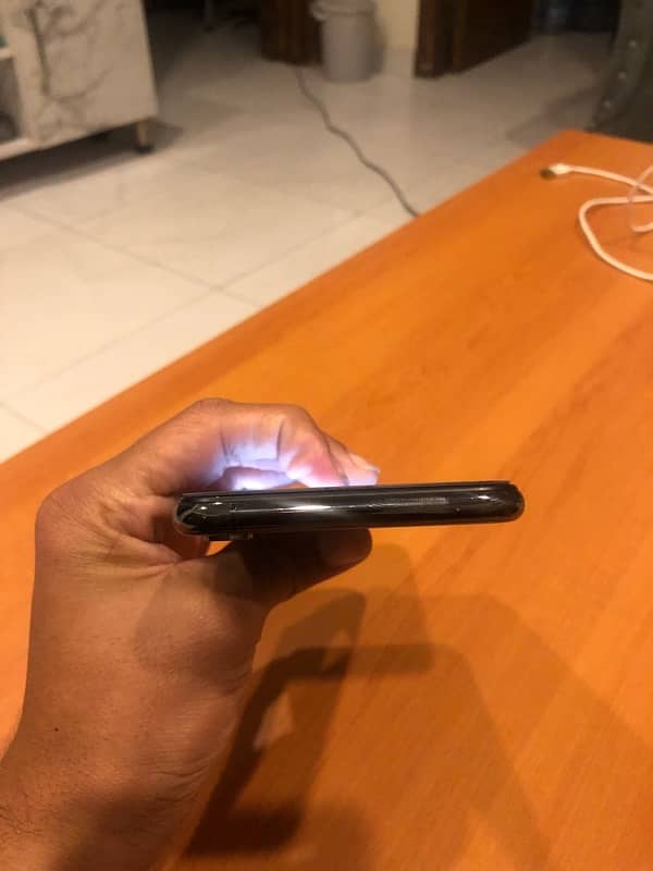 iphone xsmax pta approved 64 gb 4