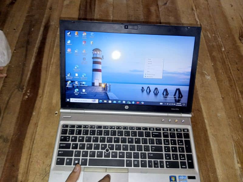 HP . i7 processor 8/128 0