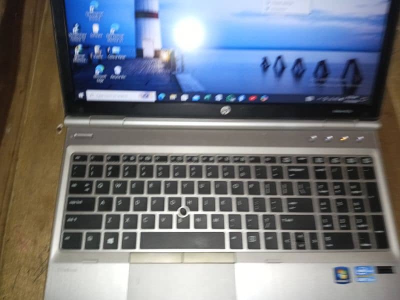 HP . i7 processor 8/128 2