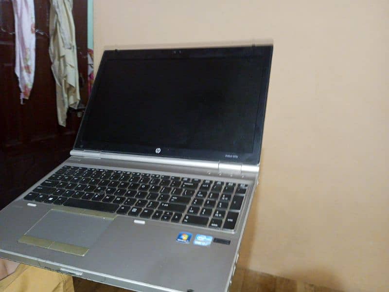 HP . i7 processor 8/128 5