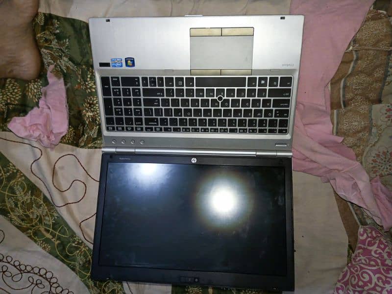 HP . i7 processor 8/128 9