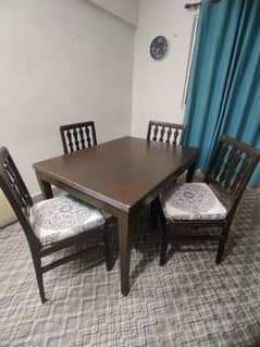 URGENT SALE DINING TABLE WITH 4 CHAIRS