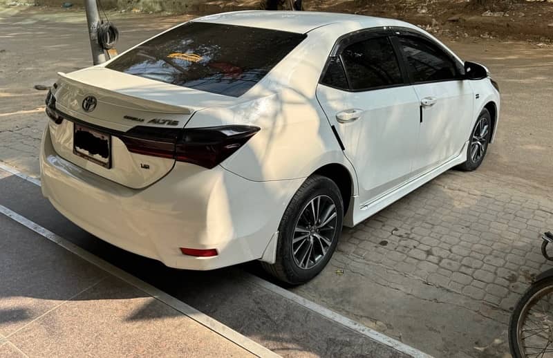 Toyota Corolla Altis 2018 4