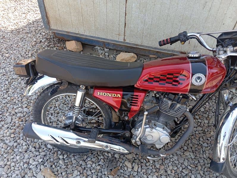 honda 125 modified ha or genioun tanky taper SB Kuch box ma rkha huwa 0