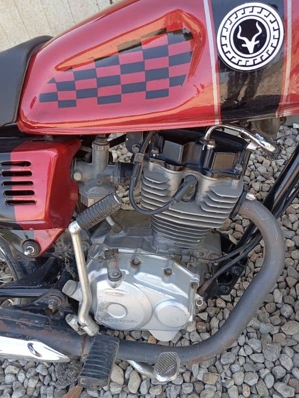 honda 125 modified ha or genioun tanky taper SB Kuch box ma rkha huwa 1