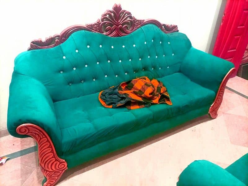 85 hazar wala Taaj Sofa Sale what's ap number O3O6 6669308 4