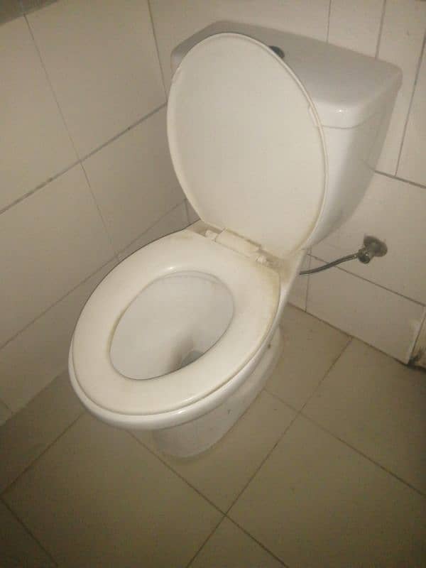 Almost new toilet with flash tank 1