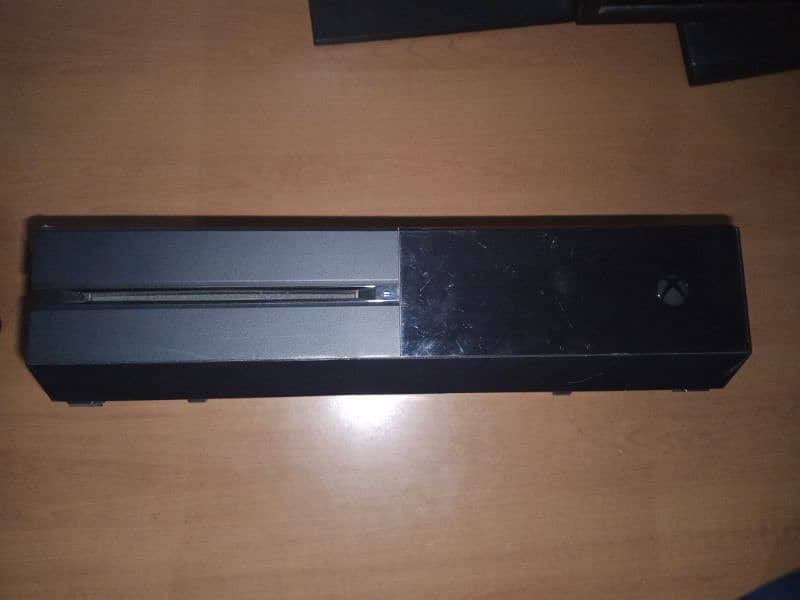 Xbox one 500gb 10/10 condition non repaired with brand new controller 1