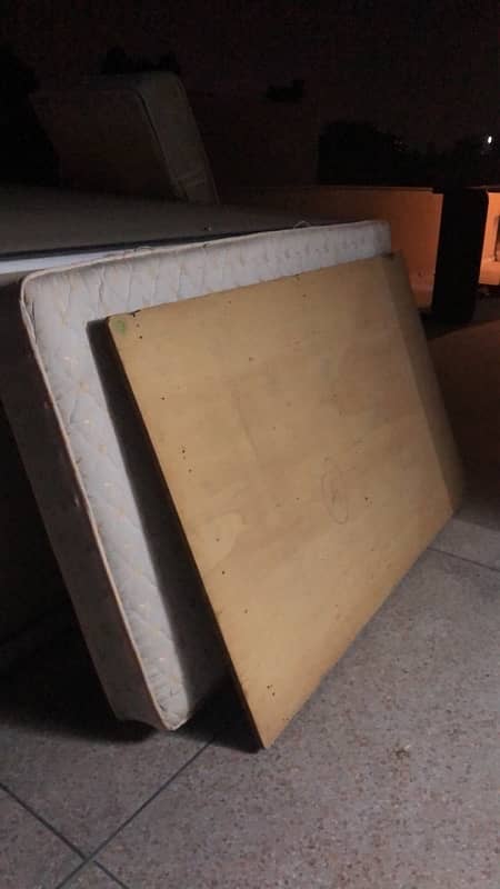 pewer wood a Chinese want the sell with 8” mattress 3