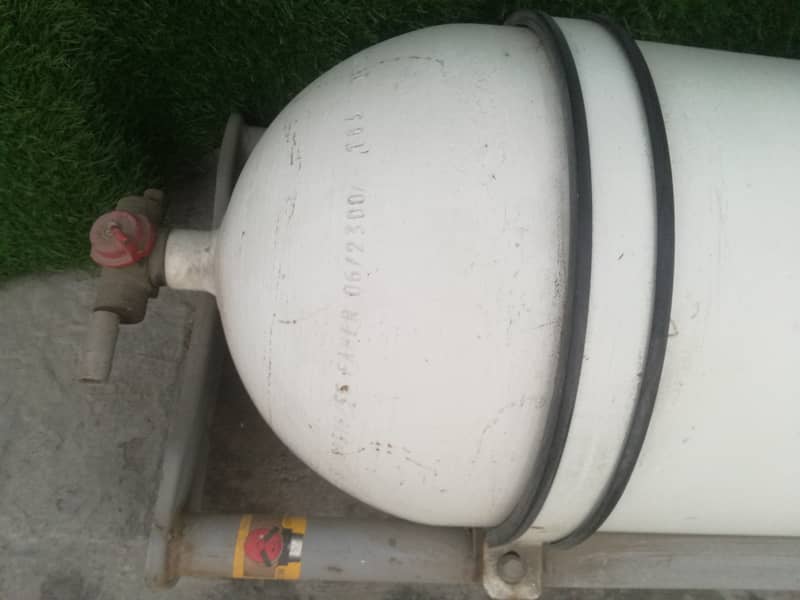 CNG Gas Cylinder of 55 KG with Kit. 1