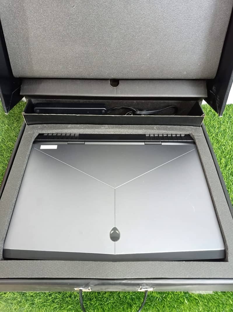 ALIENWARE  MODEL 17 R4 7