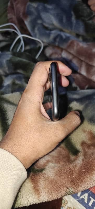 iPhone 11 || black colour || 64 gb || factory unlock 6