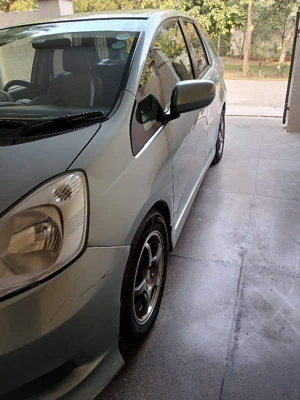 Honda Fit Shuttle 2012 4