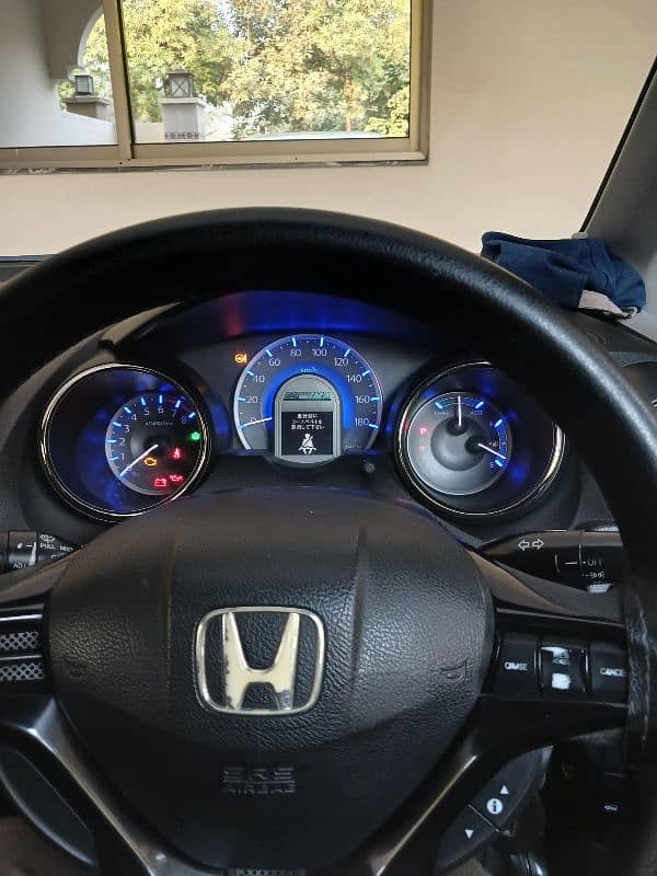 Honda Fit Shuttle 2012 8