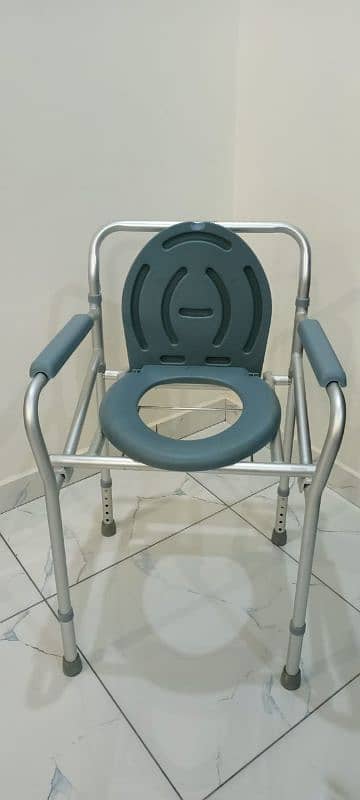 adjustable Commode seat 0