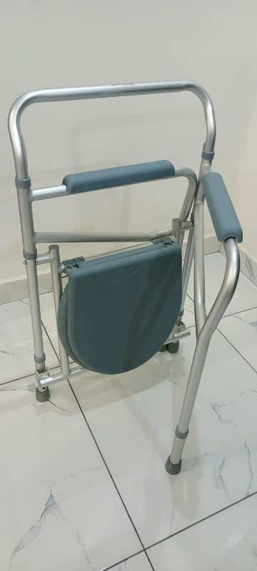 adjustable Commode seat 4