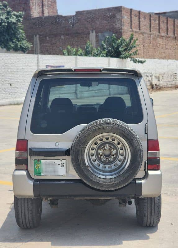 Mitsubishi Pajero 1