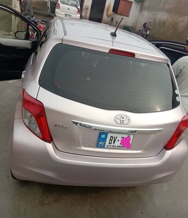 Toyota Vitz 2011 5