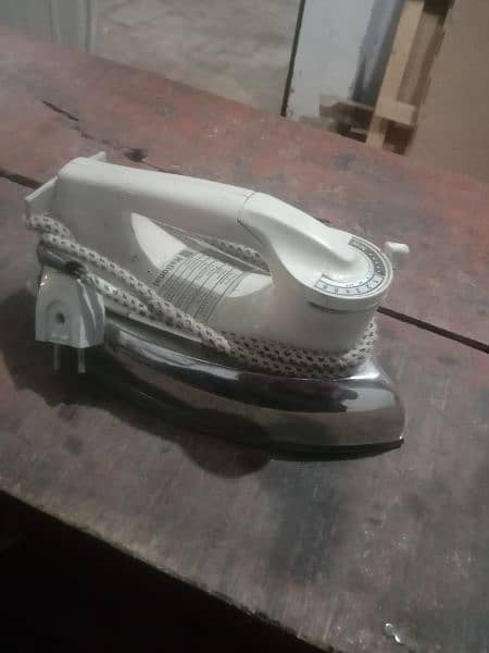 National iron. istri vip condition urgent for sale 1