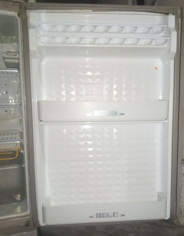 Dawlance Fridge Urgent Sale Good Condition Phone 03135028342 4