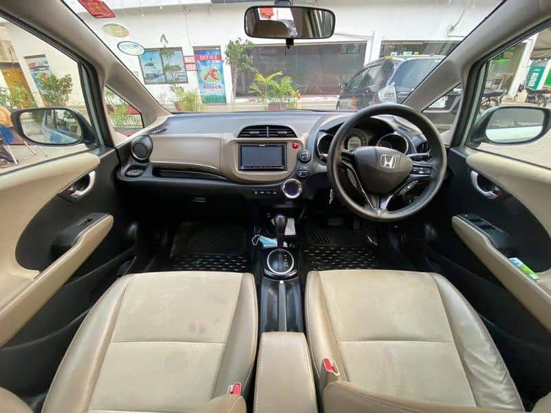 Honda Fit Shuttle 2012 16