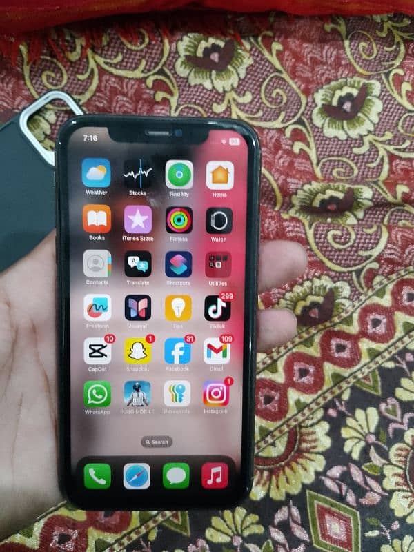 iphone 11 Gb64 condition10/10 non pata 5