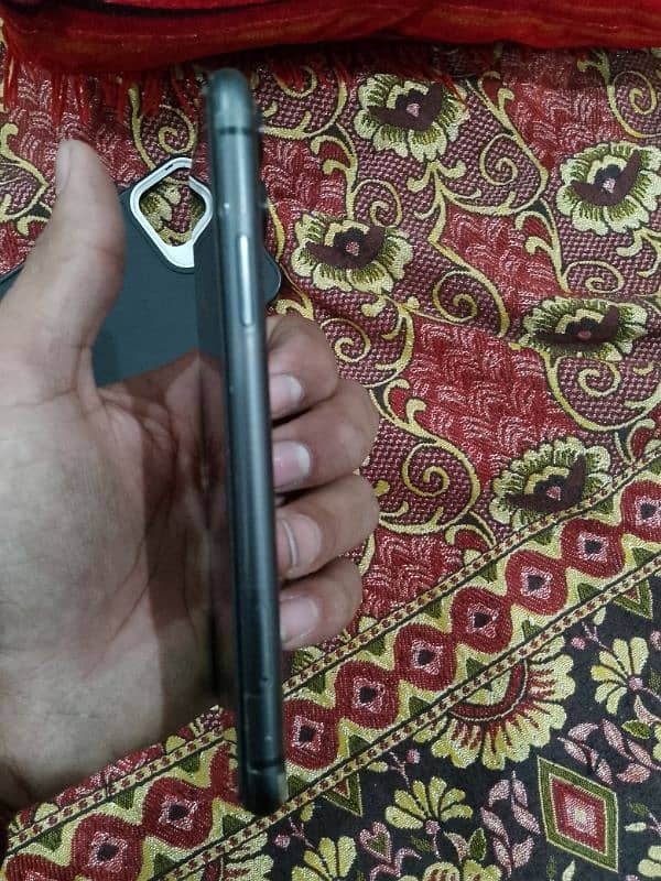 iphone 11 Gb64 condition10/10 non pata 7