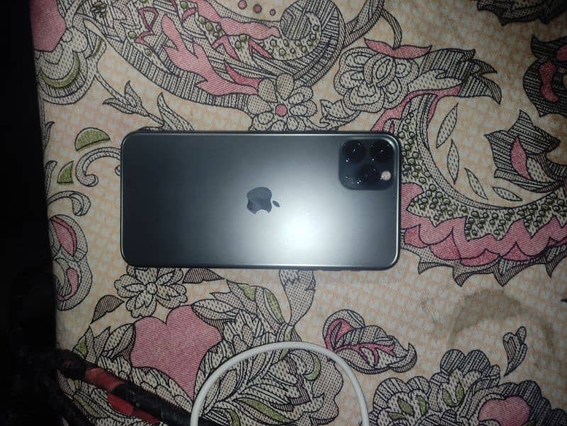 Iphone 11 pro max gray color 0