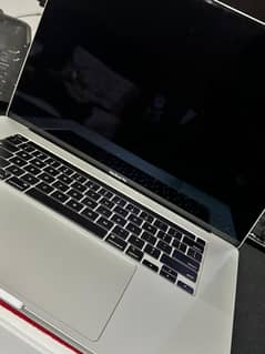 Macbook Pro 2019 16 inch i9 16gb 1tb