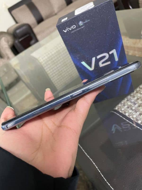 Vivo V21 3