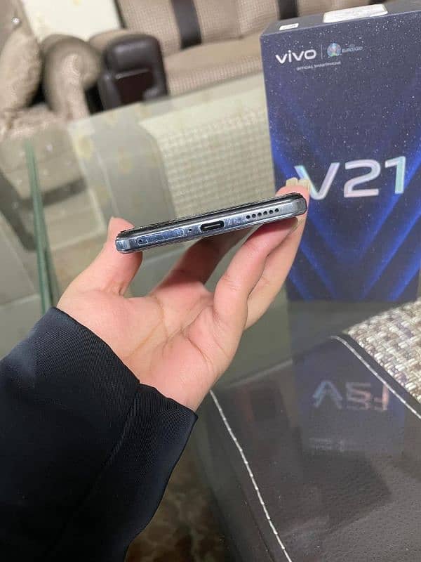 Vivo V21 4