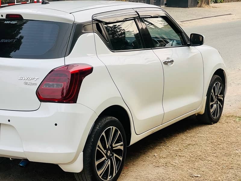 Suzuki Swift GLX CVT 3