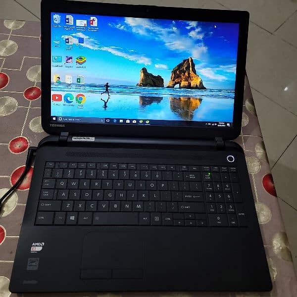 TOSHIBA  Satellite C55D 1