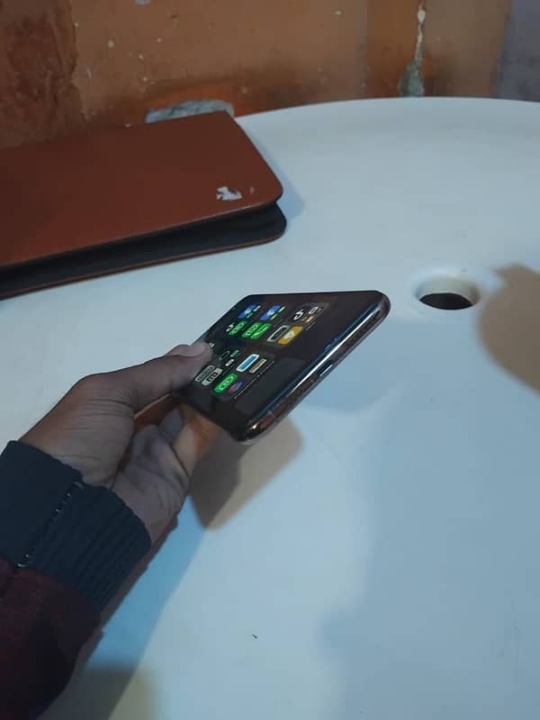 I phone xs max factory unlok 0