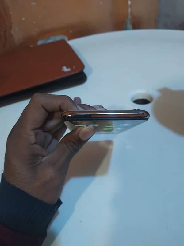 I phone xs max factory unlok 3