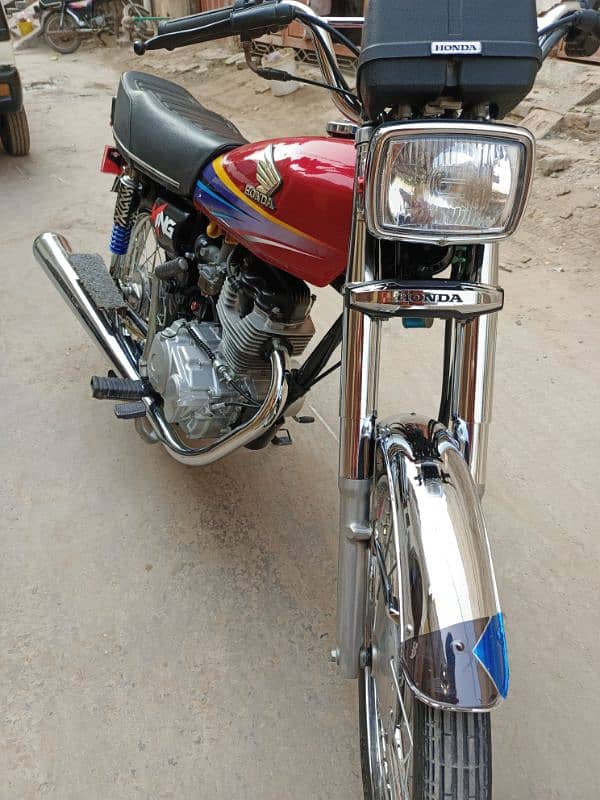 Honda 125 motorcycle 2010 model urgent for sale Pakistan=03253816587= 2