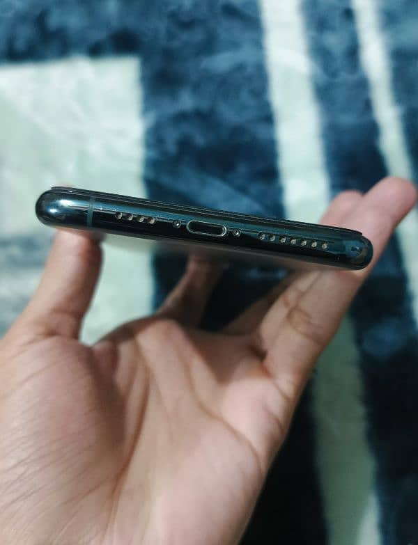 iphone 11 pro max for sale in good condition 2