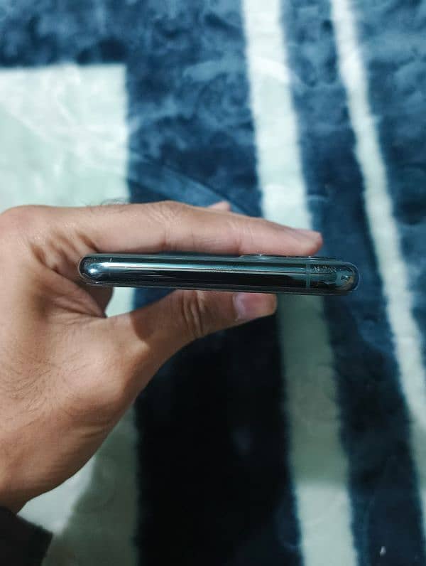 iphone 11 pro max for sale in good condition 3