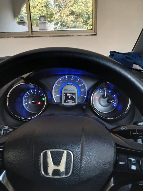 Honda Fit Shuttle 2012 19