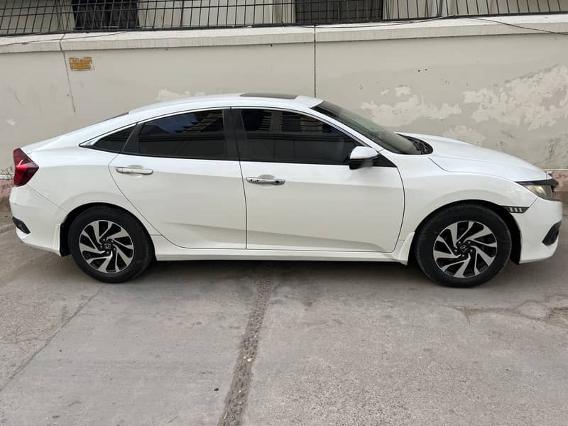 Honda Civic Turbo 1.5 2017 First Owner 100% Orignal 5