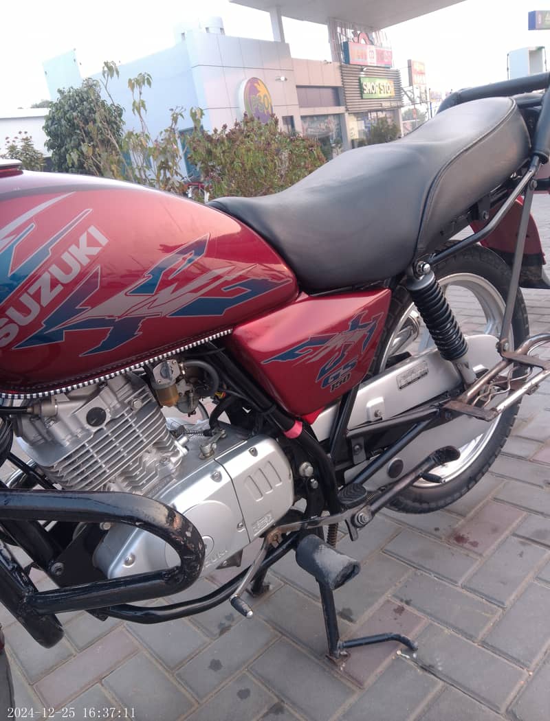 Suzuki GS 150 SE 2022 4