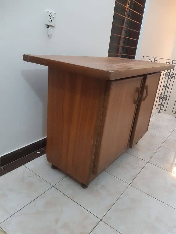 wooden iron stand in reasonable price 3