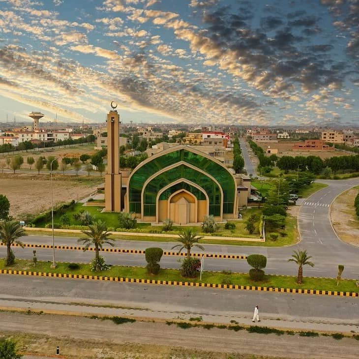 63-Marla Corner Plot For Sale On 100-Foot Wide Road In Lahore Motorway City 0