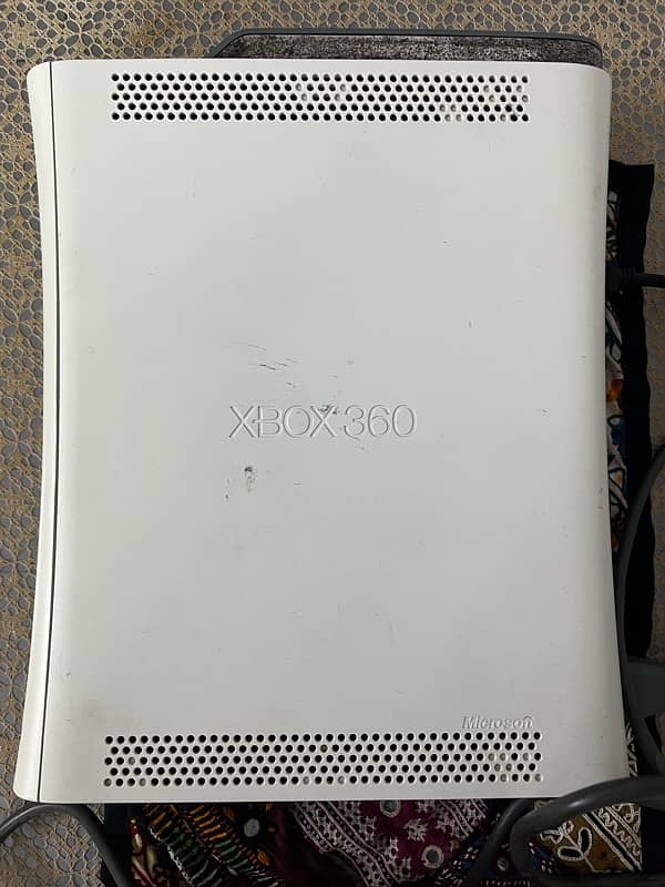 Xbox 360 / 120gb / Special Edition. 2