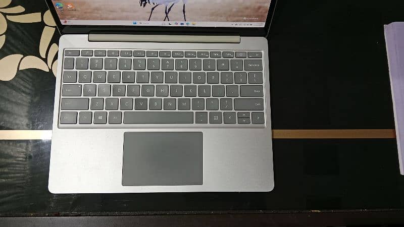 Microsoft Surface laptop Go 1 16Gb ram /256Gb rom 3