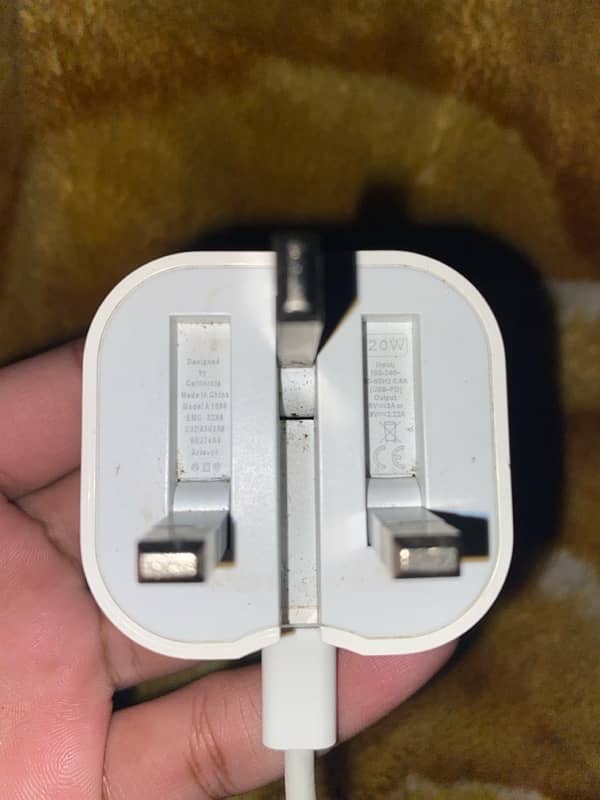 Apple 20 W Charger 4